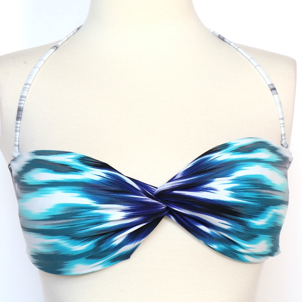 Carmen Marc Valvo bikini top ties in back